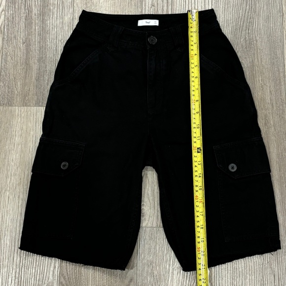 ARITZIA TNA Size 00 Dayton Cargo Shorts Long Black Cotton Lightweight Women - Picture 5 of 13